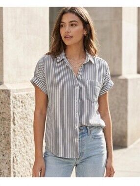 UNIVERSAL THREADS  striped short sleeve button down top XS Soft lightweight
